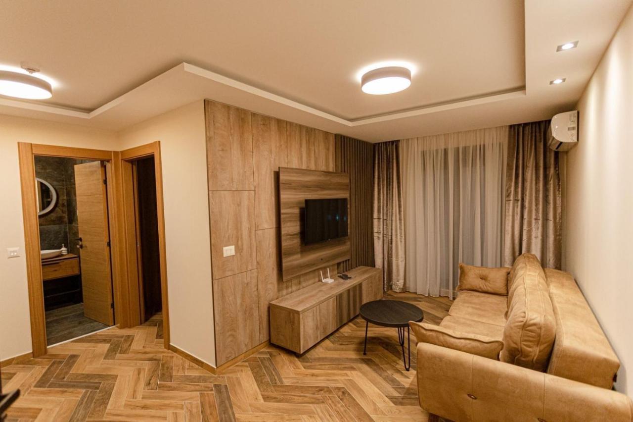 Perla Lux Apartmani Indija Bagian luar foto